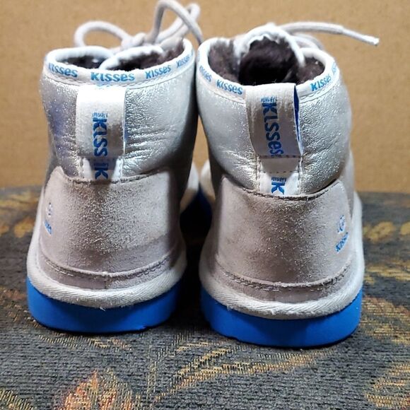 Limited Edition UGG Hershey Kisses Neumel - Picture 2 of 8